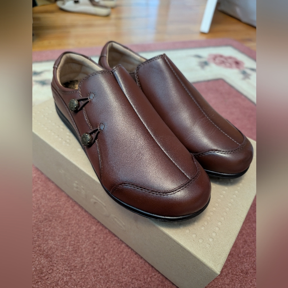 NWT Taos Blend Leather Shoes - Size 8 (EU 39) - Whisky Colour